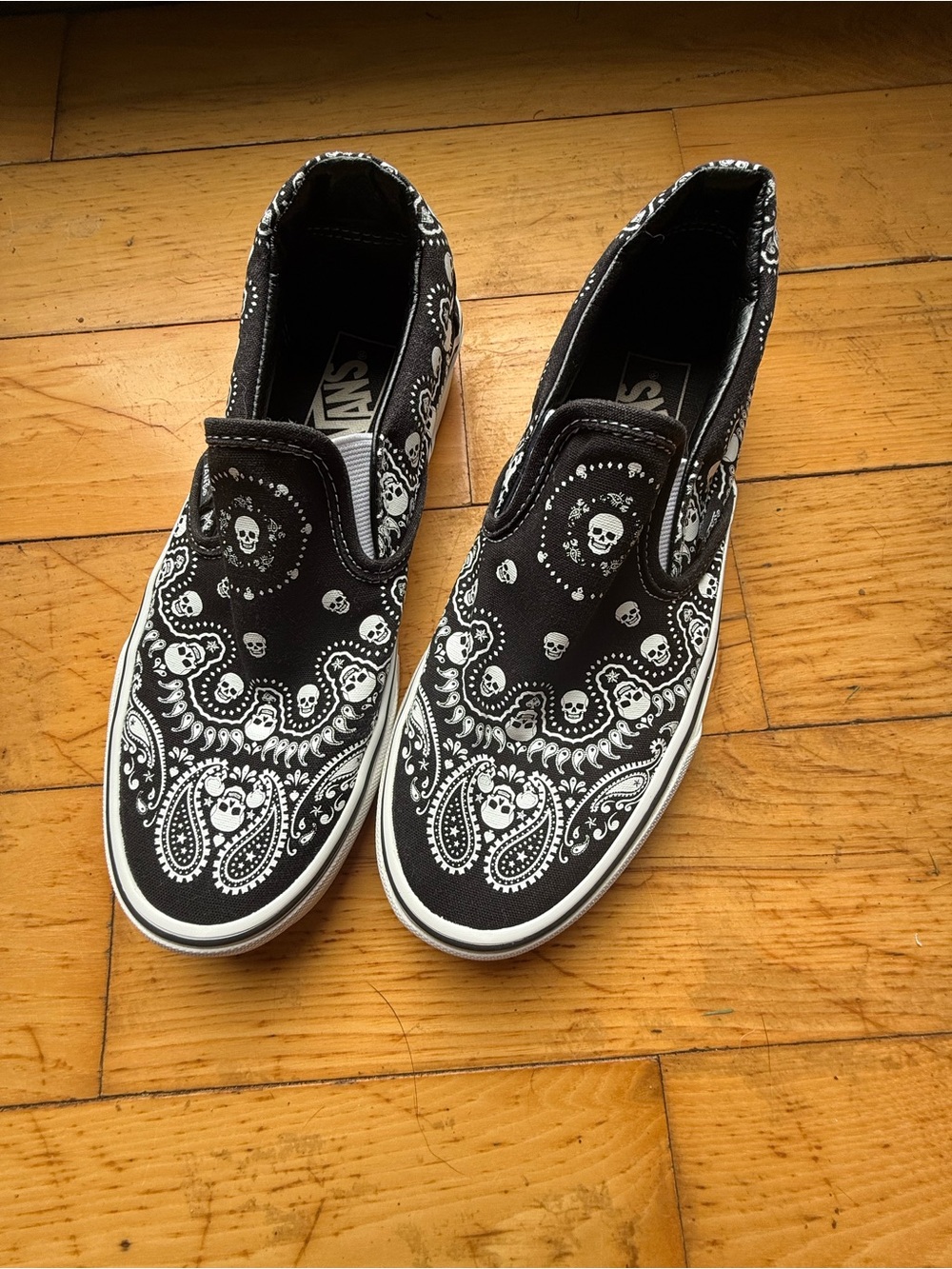 VANS classic slip-on sneakers bandana black skulls punk W-size 8 M-size 6.5